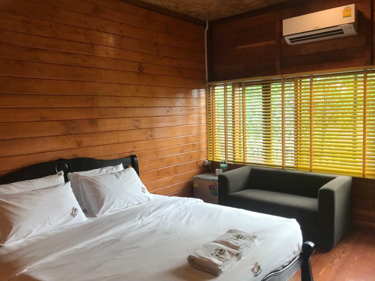 Nung Ni Bang Khon Thi Resort Amphawa Exterior photo