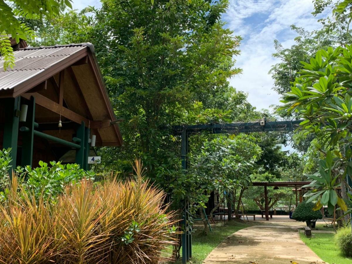 Nung Ni Bang Khon Thi Resort Amphawa Exterior photo